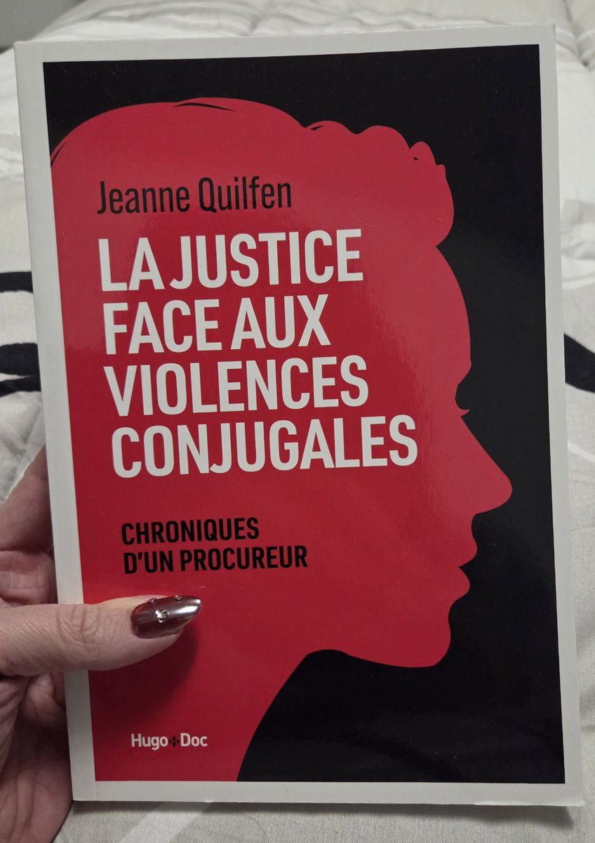 C'est AUJOURD'HUI mon touitoui
Avec des ptits morceaux de moi &amp; d'1 tas de personnes que j'ai pu croiser
Des gens qui galèrent
Qui espèrent 
Qui s'en sortent 
Des gens qui m'ont énervée réveillée fait réfléchir émue 
On fait mieux que le journal d'un prisonnier? 😋
Go go go