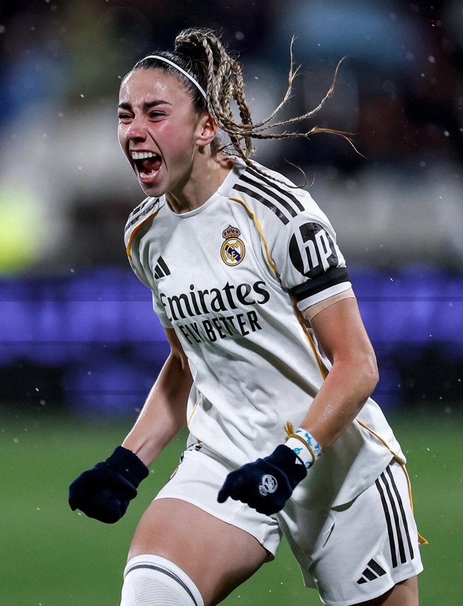 Il Derby di #Madrid lo vince il #Real nella semifinale della #Supercoppa di Spagna per 3-1 aggiudicandosi il pass per la finale. Firmano Athenea, Weir e Caicedo. Oggi alle 19 l'altra semifinale tra #Barcellona e Atletico Bilbao.