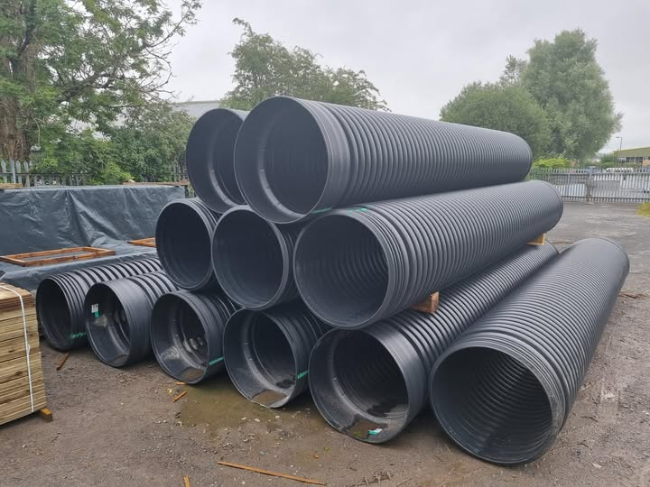 CooperDrainage_'s tweet photo. Need to fix any drainage problems currently ? If so, we have plenty of solutions for you. One example - Twinwall Pipes !
We supply many different diameters - CALL US on 01269 597799 for helpful advice and great prices ! #drainagepipe #construction #agriculture #Cardiff #Swansea https://t.co/lWEYf8lBW8