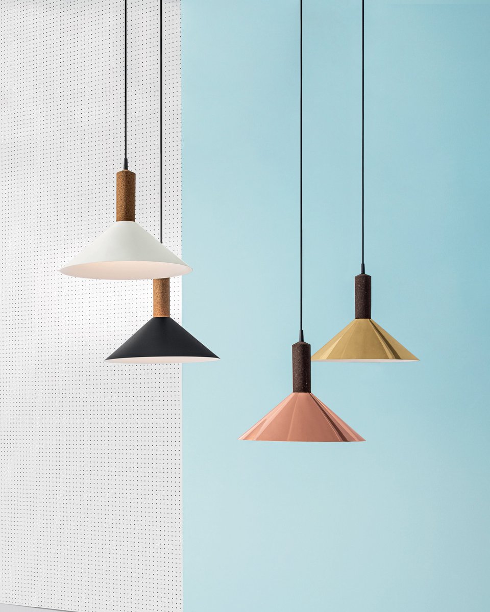 Lamp with natural or black cork structure and metal diffuser, various finishes.

See KORLUX CONE lamp: bit.ly/3sS8Hn5

#discipline #madeinitaly #design #interiordesign #metal #glass #sustainable #natural #living #disciplinedesign #interiorarchitecture #designlovers