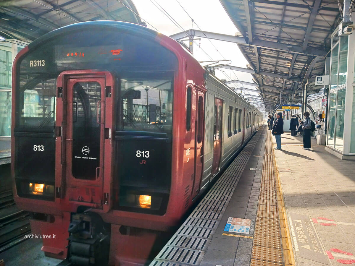 Prendere il treno in Giappone è semplice. Ma capirlo davvero è un’altra cosa: 5 cose da sapere quando prendi il treno in Giappone, una lezione silenziosa sulla libertà archiviutres.it/luoghi-e-socie…