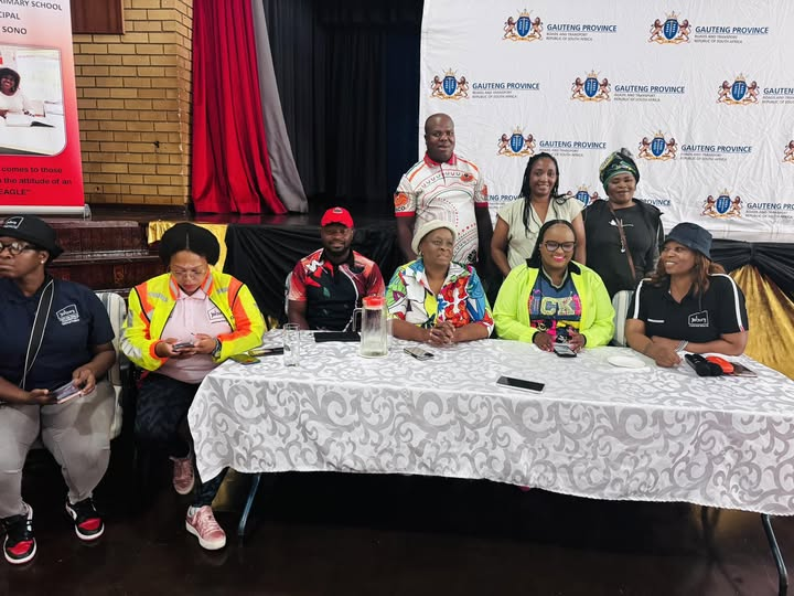 _cosatu's tweet photo. #COSATU provinces are participating in multisectoral #Right2LearnCampaign #Back2SchoolCampaign by interacting with learners, teachers, educators, SMTs, SGBs and education officials to address issues of learner material,admissions,healthcare,safety, water, nutrition, accomodation https://t.co/EOF2hfMyB1