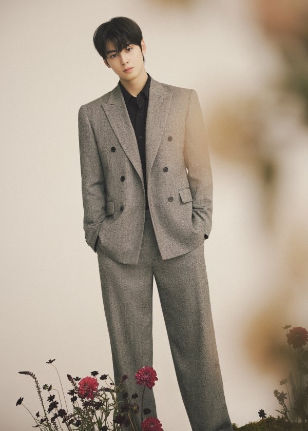 wondercha_ew's tweet image. eunwoo being recognized as a brand ambassador after being a muse since 2022 even while serving in the military speaks volumes about his lasting impact. i am so proud of him and genuinely happy for both eunwoo and liberclassy.

#차은우  #리버클래시 #LiberClassy #ChaEunwoo