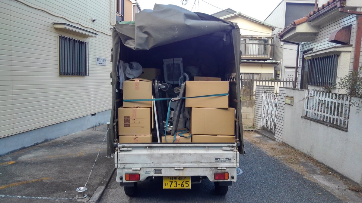 recyclebomu's tweet photo. 今日の仕事は「引っ越し手伝い」
軽トラ１台とオッサン１人で１時間＠￥12000です。
階段３階降ろしはチョット泣きそうです。
若いお客さんでしたがチップ頂きました！！ https://t.co/XhNKjWR6Pa