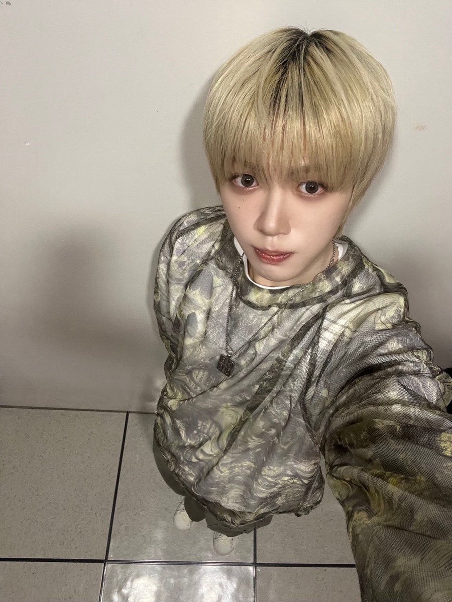 idntt_cosmo's tweet photo. 보고 싶다.. 밥은 잘 먹고 다니지?

#idntt #아이덴티티 #アイデンティティ
#yesweare #김성준 #kimseongjun https://t.co/O4F22oSJ6q