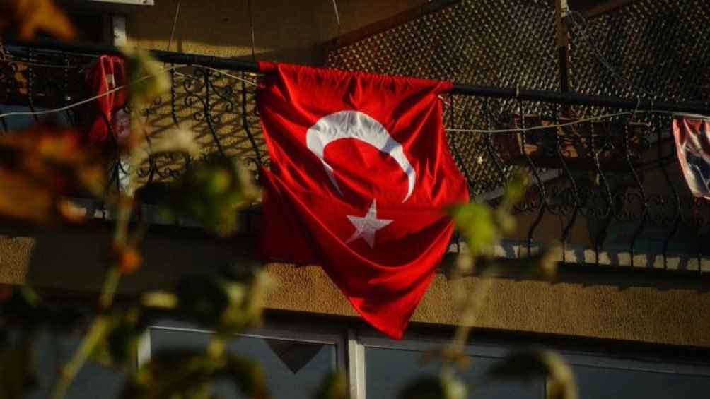 eslem_dmr's tweet photo. Ne mutlu TÜRKÜM diyene.!!

 #BayrakNamustur https://t.co/OWNJId3F88