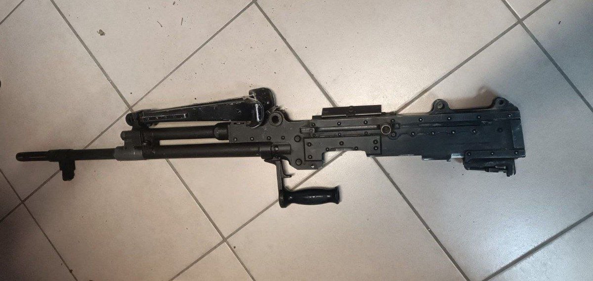 #حماس تبتكر أسلوب جديد لتهريب السلاح‼️🚨

أحبط الجيش الإسرائيلي أمس محاولة تهريب مدفع رشاش من طراز MAG (!!) باستخدام طائرة مسيرة من الأراضي المصرية إلى #غزة