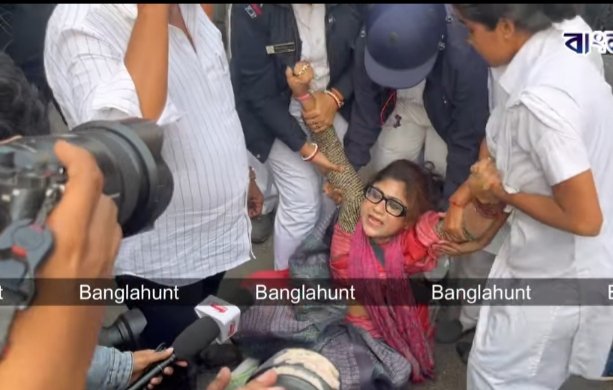 IndiraFellowWB's tweet photo. 100+ peaceful protesters denied water.
SIR weaponised.
Voters intimidated.
This is not an “exercise” — this is an assault on the Constitution.
And we are not backing down.
#JusticeNow
#ECReform
#SaveDemocracy
#WeThePeople
#TruthWins https://t.co/0uVjLTqCY0