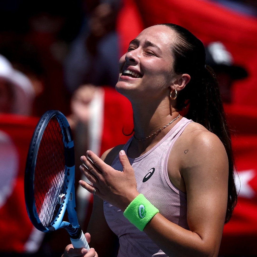 Milli tenisçimiz Zeynep Sönmez, Avustralya Açık'ta 3. tura yükselen ilk Türk sporcu oldu. 🇹🇷