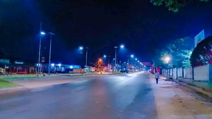 VisitKasaiDRC's tweet photo. 📍#Kasai_Or | RDC 🇨🇩
#Visitkasaï | #Visitcongo 🏝️
Vue nocturne du boulevard Mzée Laurent Désiré KABILA à Mbujimayi après la pluie.
Explorer, voyager, s'aventurer et découvrir le Grand Kasaï 🏝️ https://t.co/IcTx2FYN6f