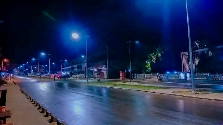 VisitKasaiDRC's tweet photo. 📍#Kasai_Or | RDC 🇨🇩
#Visitkasaï | #Visitcongo 🏝️
Vue nocturne du boulevard Mzée Laurent Désiré KABILA à Mbujimayi après la pluie.
Explorer, voyager, s'aventurer et découvrir le Grand Kasaï 🏝️ https://t.co/IcTx2FYN6f