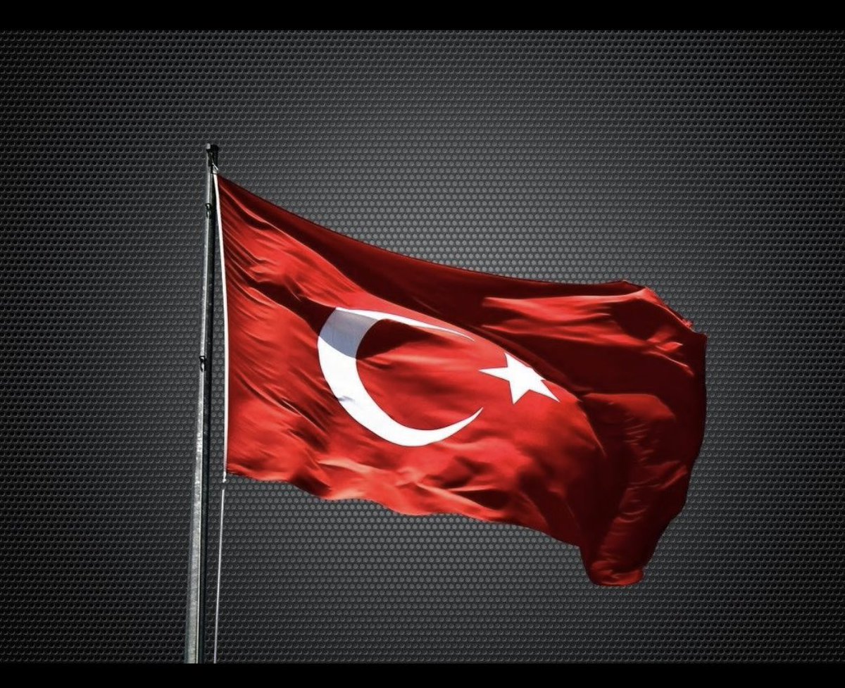 Ay-yıldız; bağımsızlığımızın, şerefimizin ve birlik ruhumuzun ebedî sembolüdür.

Türk bayrağına uzanan her el,
milletin iradesine uzanmış sayılır.

#TürkBayrağı #Vatan #AyYıldız