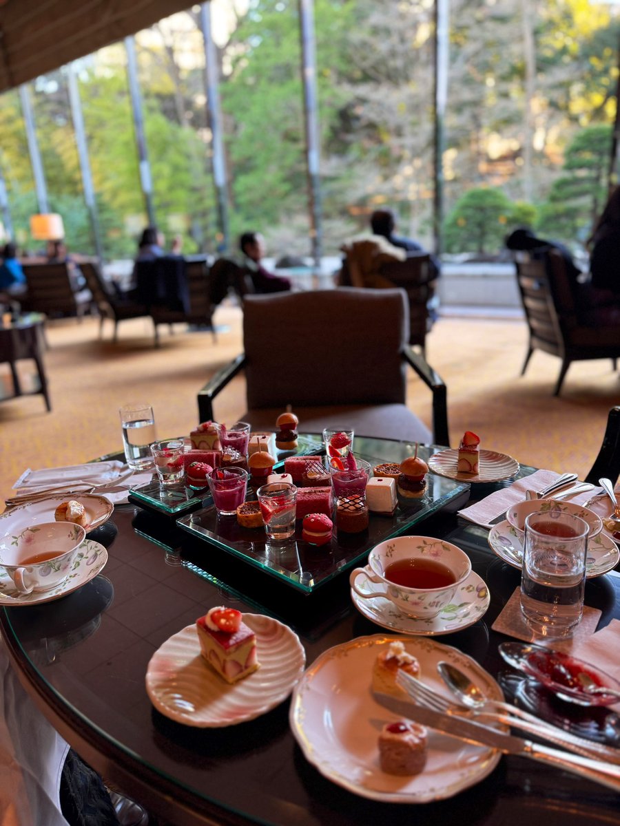 以前取材していただいた上京タイムズさん（<a href="/jyokyo_times/">上京タイムズ - 上京情報メディア</a>）とパラナビさん（<a href="/paranavi_tw/">パラナビ/Paranavi【女性のためのパラレルキャリア支援メディア】</a> ）といちごのアフタヌーンティー🍓🫖バリバリ働く女性はやはりカッコいいですね😎
#シェラトン都ホテル東京