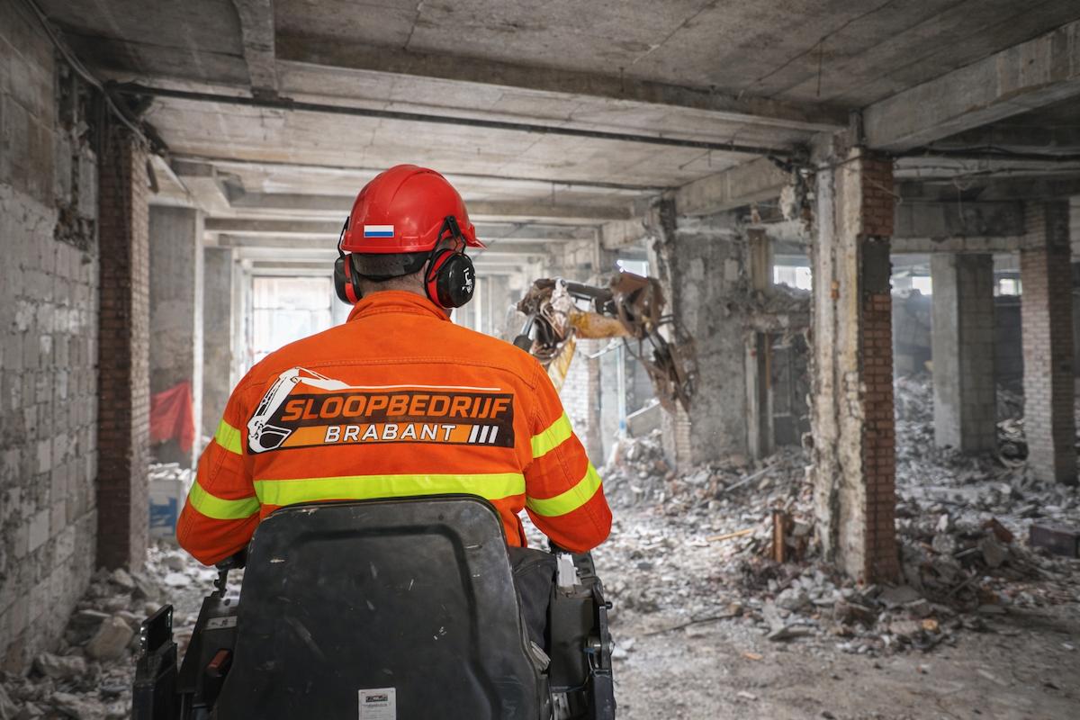 Zelf een huis bouwen of grondig verbouwen is een spannend project. Vaak komt daarbij meer kijken dan alleen opbouwen; ook slopen is een belangrijk onderdeel. Lees hier waarom: zelfbouwinnederland.nl/informatie/alg…