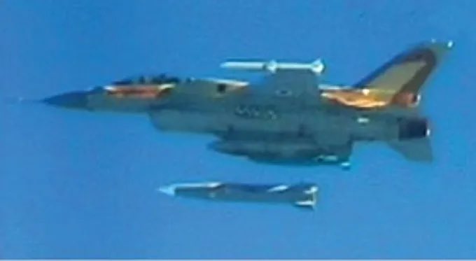 SWCrafted's tweet image. Οι πρόσφατες εξελίξεις στις 🇬🇷🇮🇱 αμυντικές συνομιλίες, καθώς και οι παράλληλες 🇺🇸 πιέσεις, καταδεικνύουν ότι η 🇬🇷 εισέρχεται σε φάση δομικής αναδιαμόρφωσης της στρατηγικής αποτροπής της.
Η πιθανή απόκτηση συστημάτων LORA, PULS, Predator Hawk, Barak MX, Spyder, David’s Sling⬇️