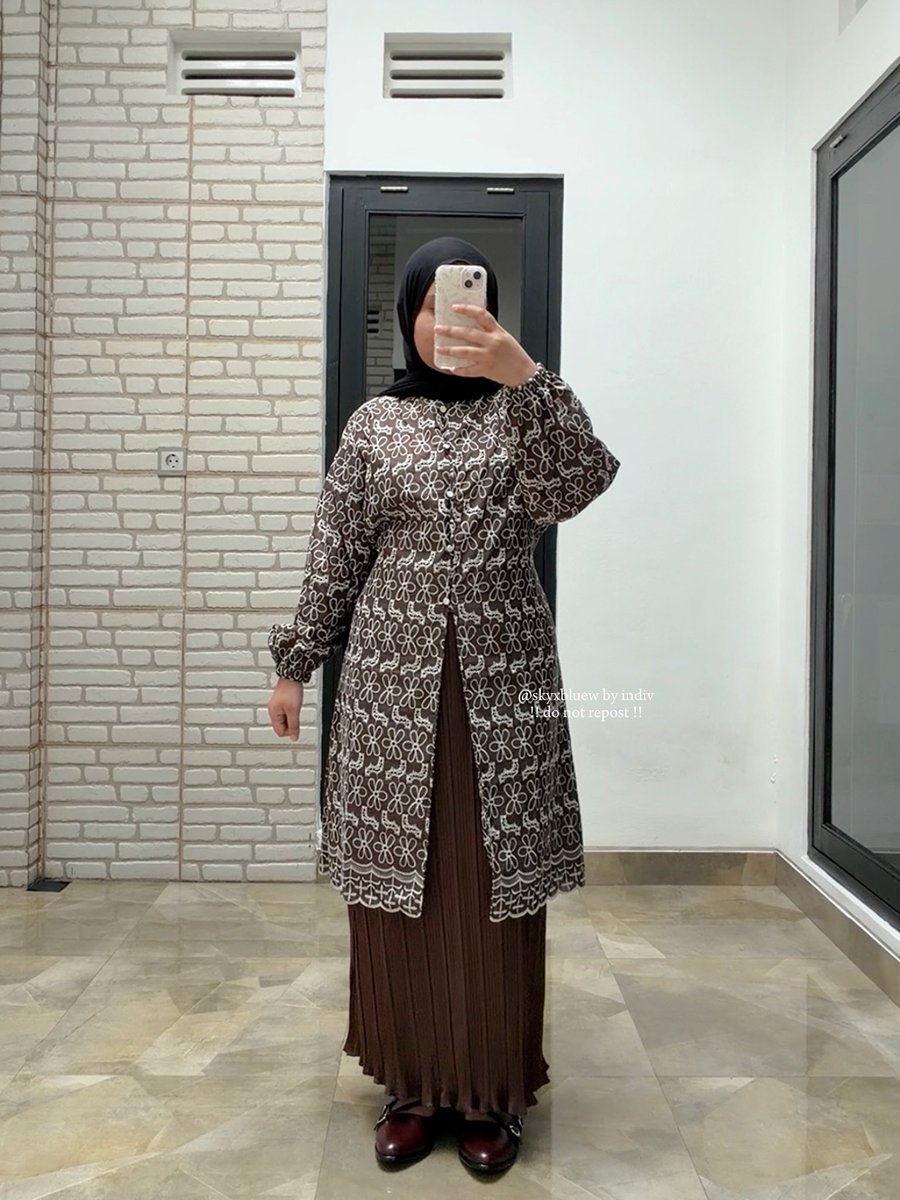 skyxbluew's tweet image. OUTFIT LEBARAN DAY 1 🌙🤎