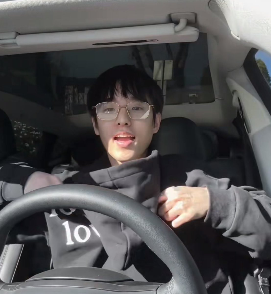 greeeen_ljlj's tweet image. 이게 어딜봐서 92년생의 얼굴이란 말인데