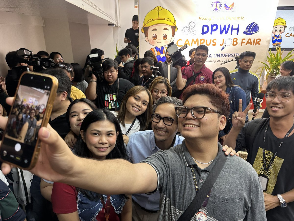 ABSCBNNews's tweet image. Kickin’ it with the Gen Z. 

The DPWH said over 400 graduating engineering students and fresh grads came to its first ever campus job fair in Mapua University on Wednesday, exceeding its initial target of 200 attendees. | via @andietagz