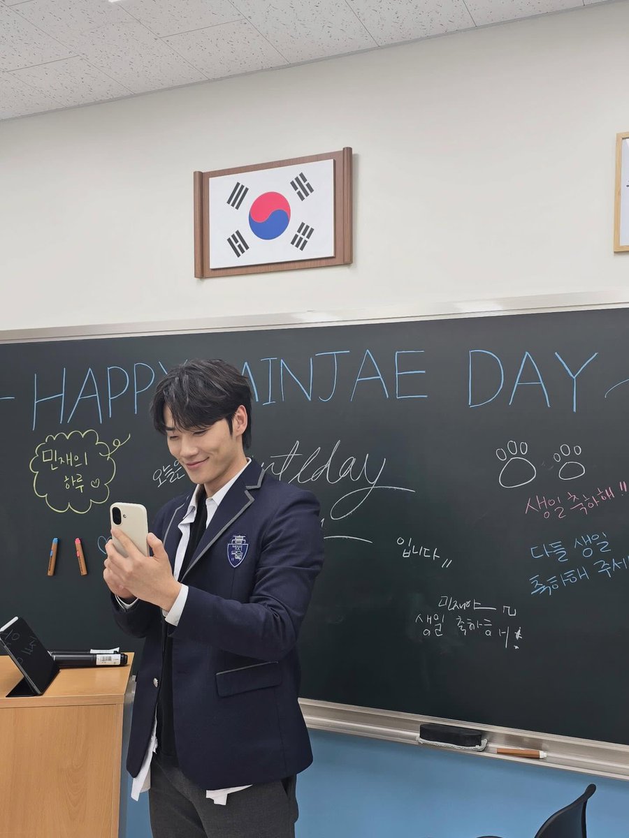 뎨 tweet media