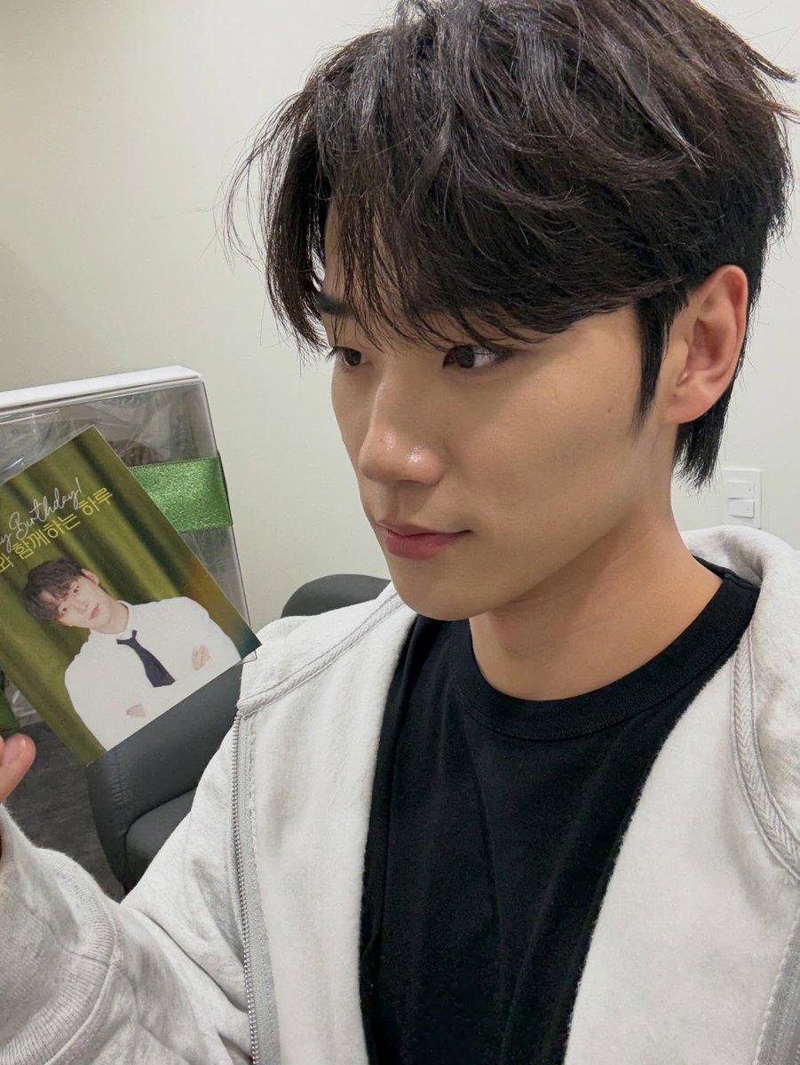 뎨 tweet media