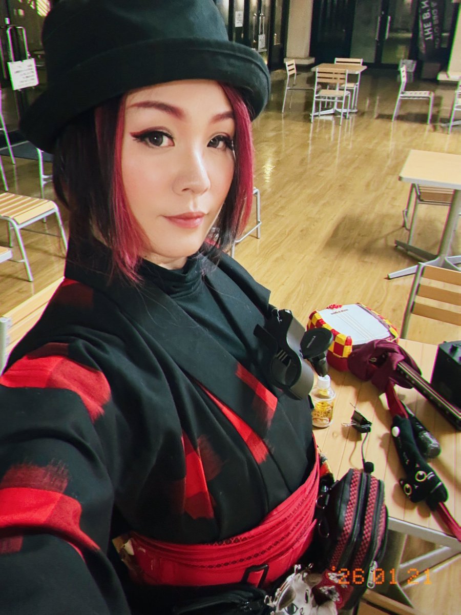 sing_draw_chie's tweet image. 本日はスピンオフDAY❣️高円寺パル商店街新年会at荻窪→13年来の荒木町常連様at銀座。いつもの装いとは違うスピンオフ、カッコいい系の和洋折衷。下は袴パンツ。
#スピンオフ #出勤 #荒木ちえ #和洋折衷