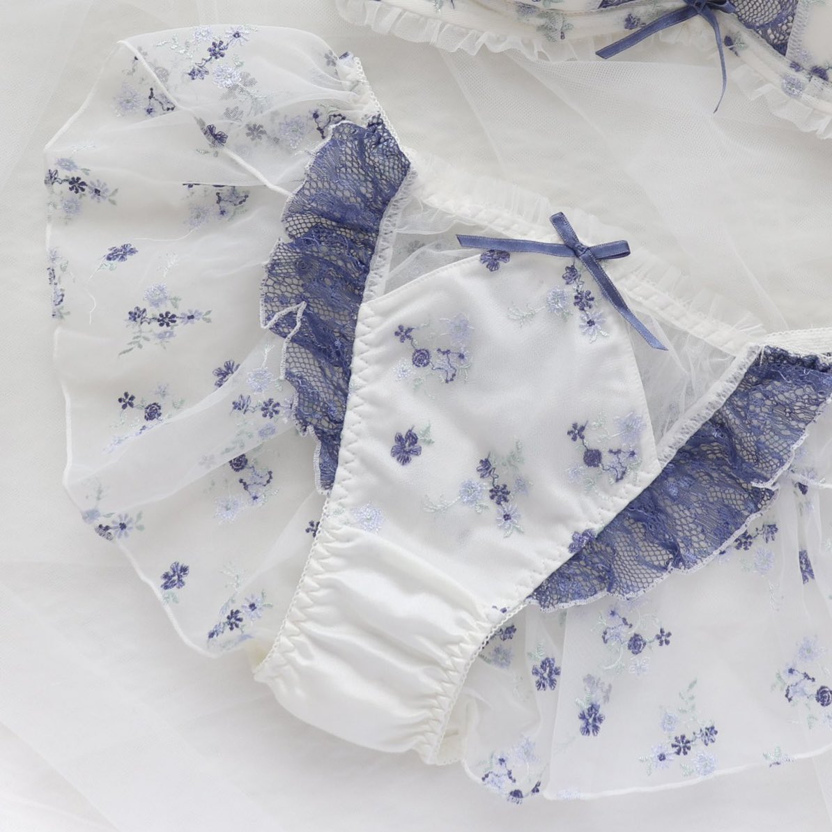 LoveranOfficial's tweet image. 『よーく見てみて🥺🔍💕』
カラーによって雰囲気がガラッと変わってかわいいでしょ？💐