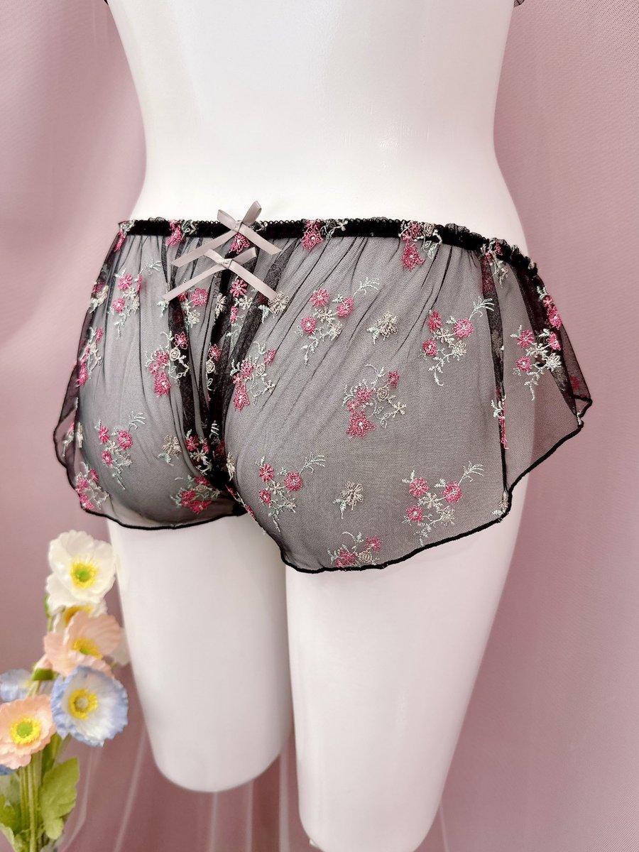 LoveranOfficial's tweet image. 『よーく見てみて🥺🔍💕』
カラーによって雰囲気がガラッと変わってかわいいでしょ？💐