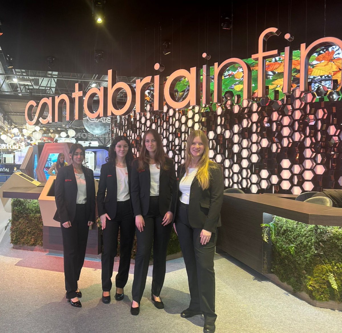 Nuestras alumnas ya están en FITUR, participando en el operativo de información de Cantabria y representando el destino con profesionalidad y talento. 💚
#FITUR #Cantabria #Turismo #TalentoJoven