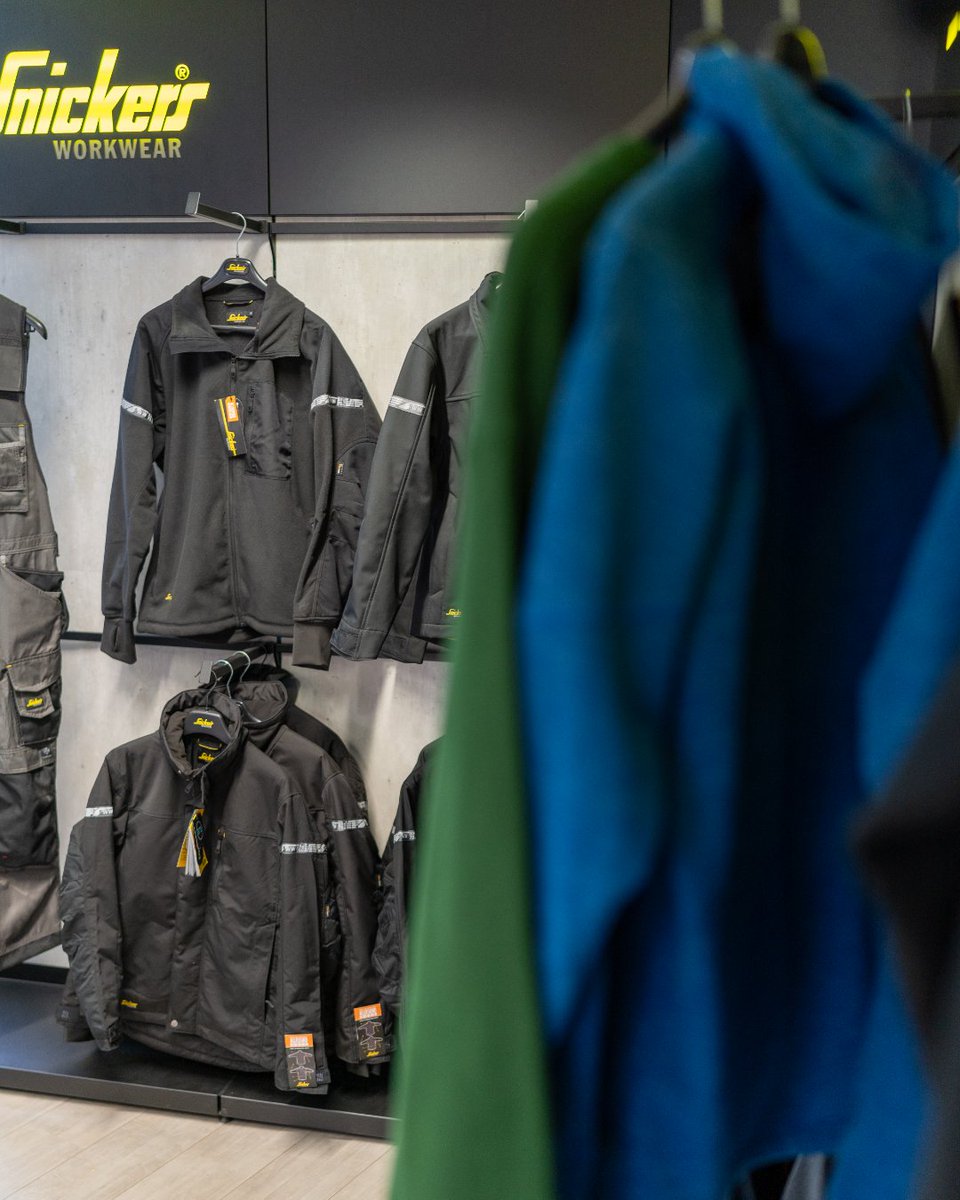 Veilig werken én warm blijven? We’ve got you. Onze winterwerkkleding is klaar voor elke klus. Kom langs in de winkel, we helpen je graag verder. 💪