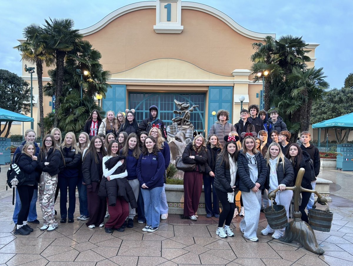 mirfieldfree's tweet image. ✨ Good morning from Disneyland! ✨

All our students are up, ready, and excited for a busy, magical day ahead.

We’re so pleased to share that they’ve all been absolutely fantastic so far – full of positive energy, great attitudes, and excellent behaviour. 🌟🎢🎉