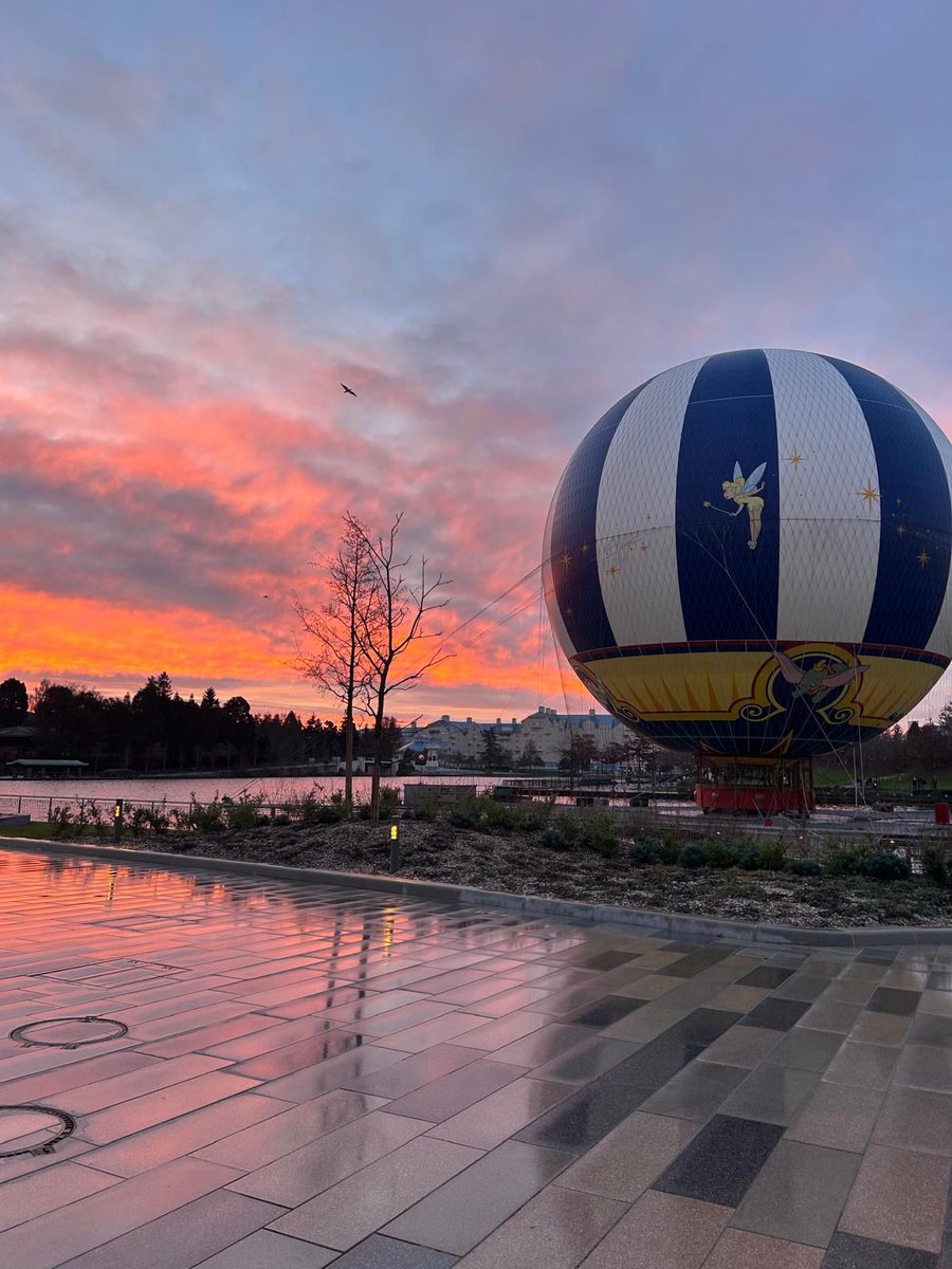 mirfieldfree's tweet image. ✨ Good morning from Disneyland! ✨

All our students are up, ready, and excited for a busy, magical day ahead.

We’re so pleased to share that they’ve all been absolutely fantastic so far – full of positive energy, great attitudes, and excellent behaviour. 🌟🎢🎉