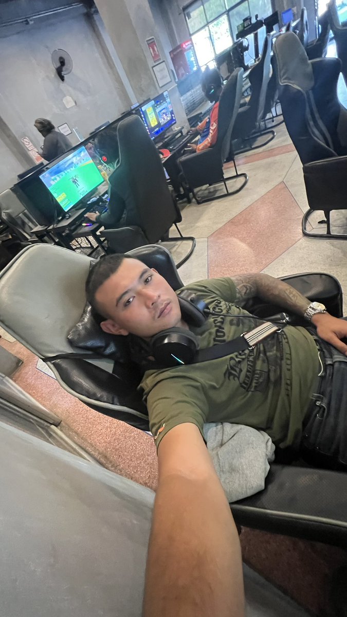 นอนร้านเกมกัน5555 รอรถรอบ7 โมงงง #บุรีรัมย์