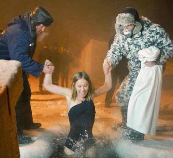 huur1962's tweet image. Кузьма Петров-Водкин «Купание коня»