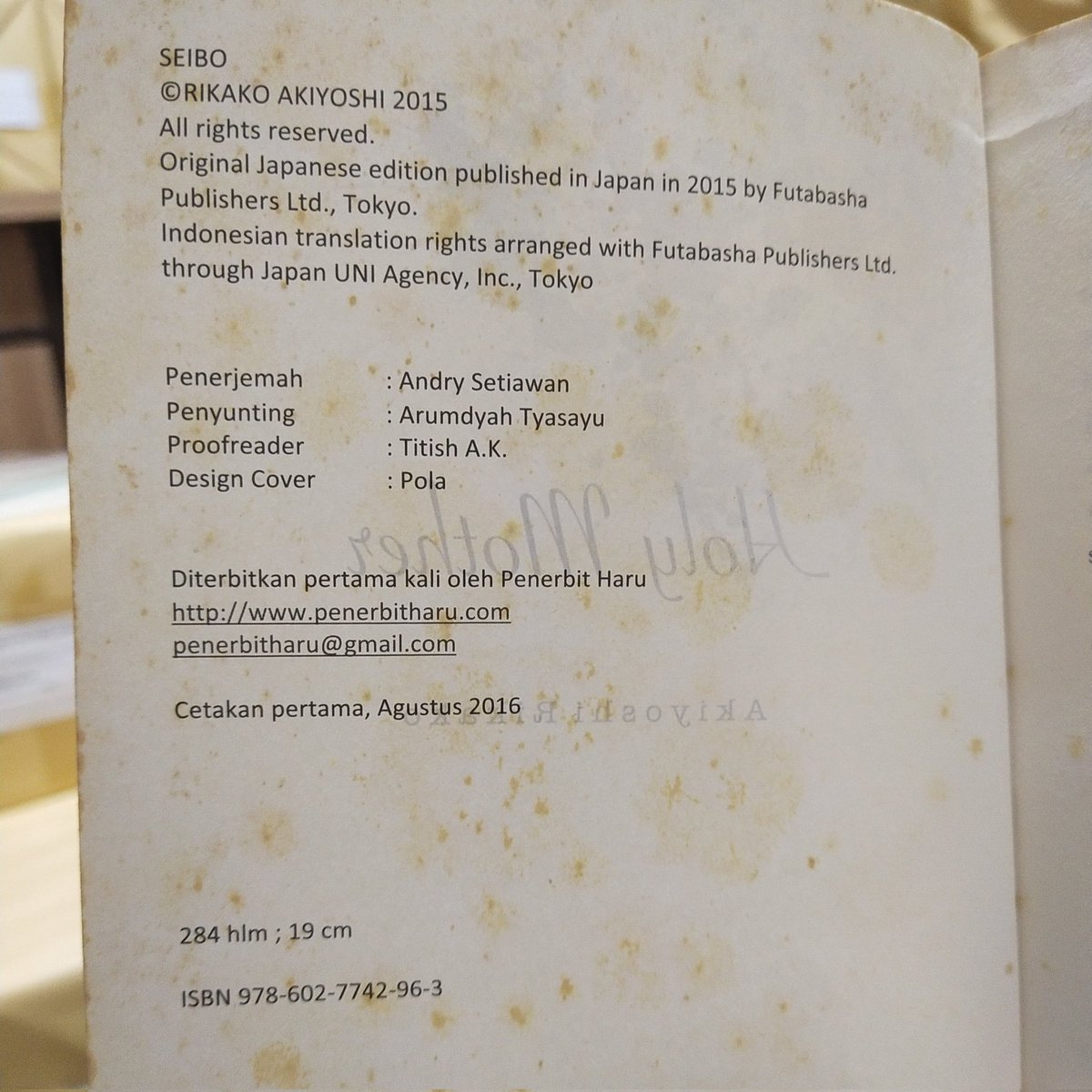 Gak kerasa ya 2016 itu 10 tahun yang lalu....

Tahun 2016, novel Holy Mother terbit untuk pertama kalinya. Kamu punya cover hitam atau putih?😆