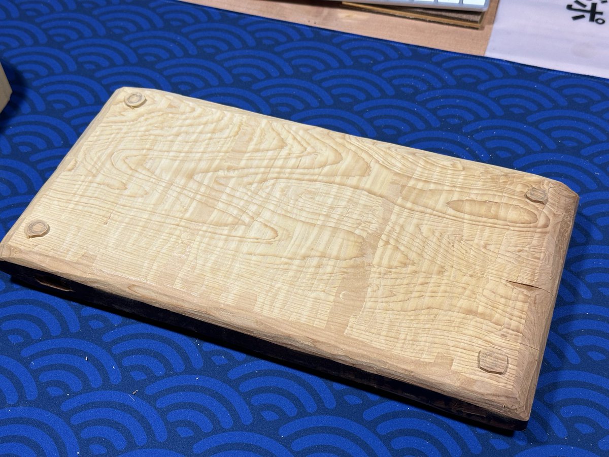 なんかキーボードケースっぽくなってきた気がする