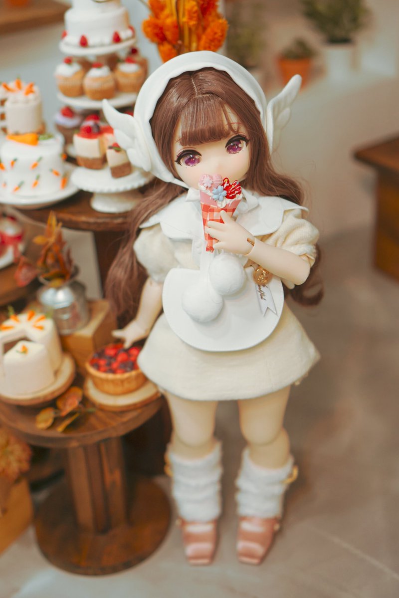 沢山の素敵な作品をありがとうございます。れにゃさんメイクの可愛らしい表情が大好きです❤️
ご冥福をお祈りいたします。