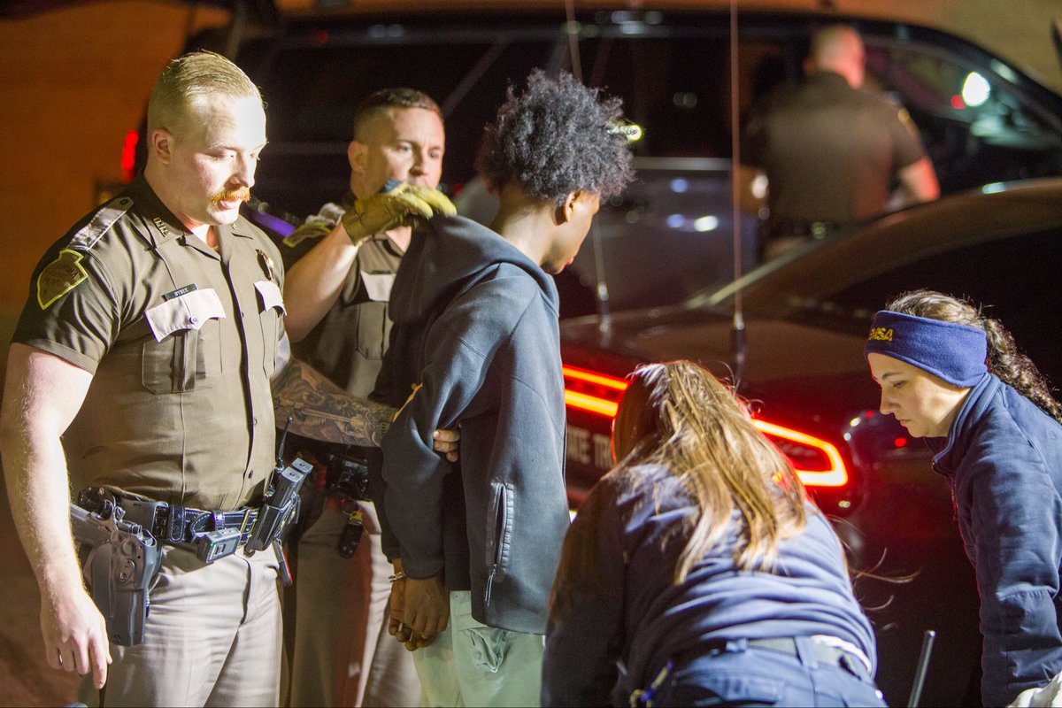 TotalNewsTulsa's tweet photo. OHP High speed pursuit Tues night. Started near 244 &amp; Sheridan. Simple traffic stop. Suspect drove the wrong way down 244 and over 100mph on pine before wrecking out near the Walgreens at Pine &amp; Lewis. Suspect in custody after a foot chase #tulsa #news #police https://t.co/8fgXkW3TO1