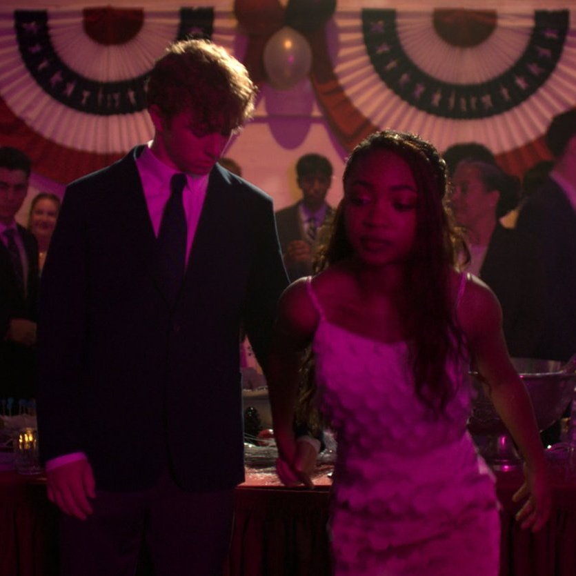 almadechuva's tweet image. Ela podia ter puxado ele pelo braço mas naaaao vamos pegar na mãozinha NE ANNABETH CHASE