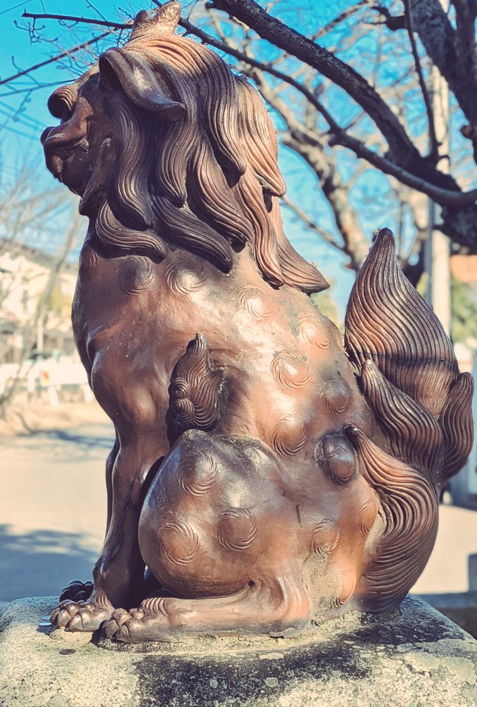 岡山　児島の御崎神社の備前焼狛犬
備前焼狛犬らしい細かさと迫力があります