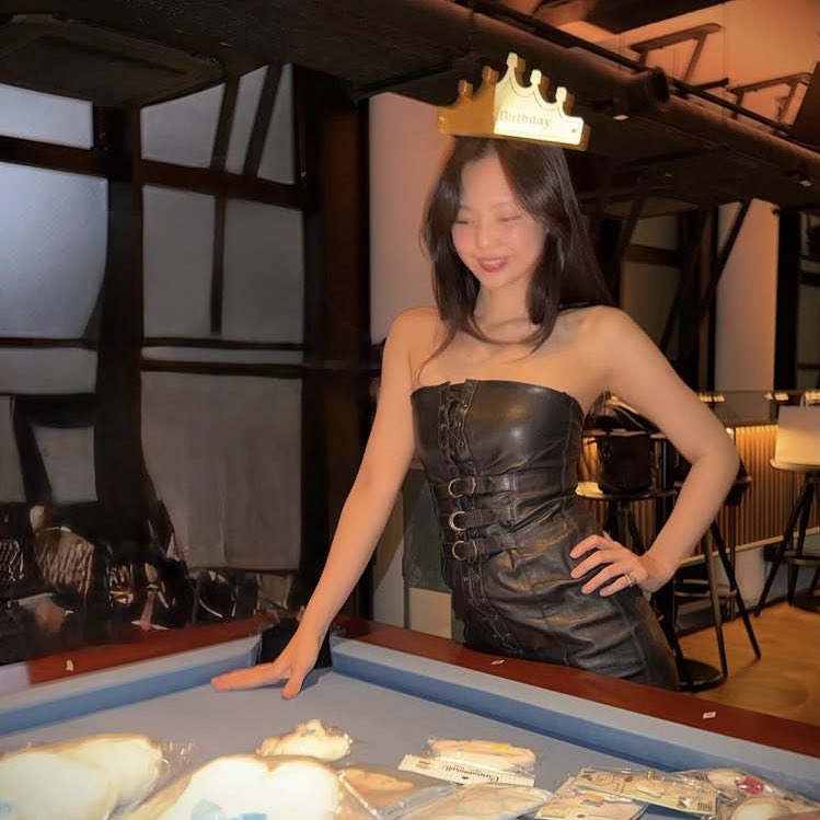 idk if i want her or wanna be her