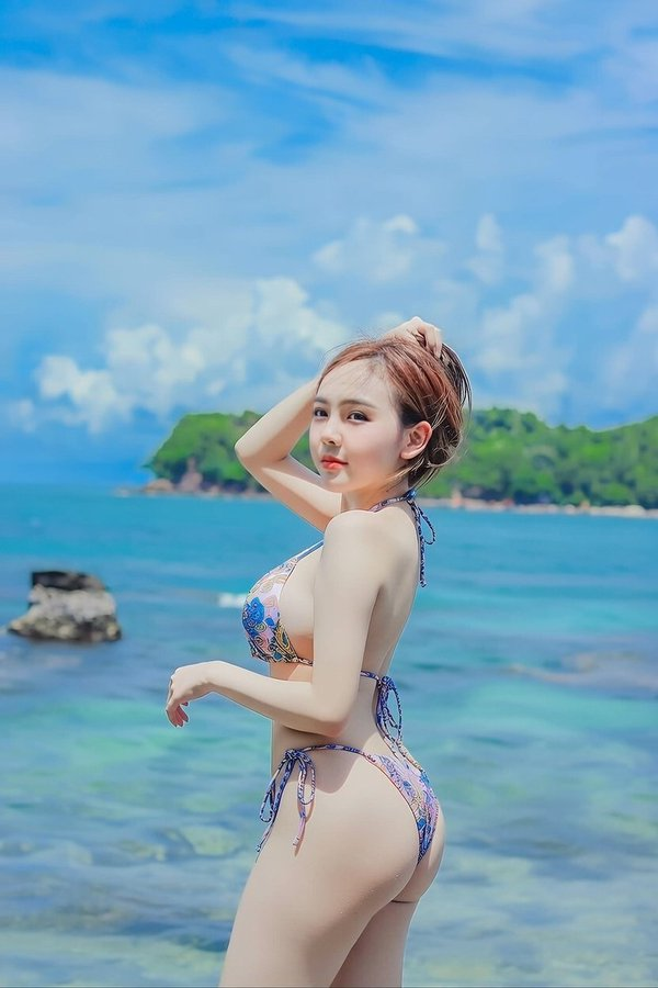 huyenchaukiu2k's tweet photo. Anh thấy đường cong này của em thế nào ạ https://t.co/WxZPDCgMPh