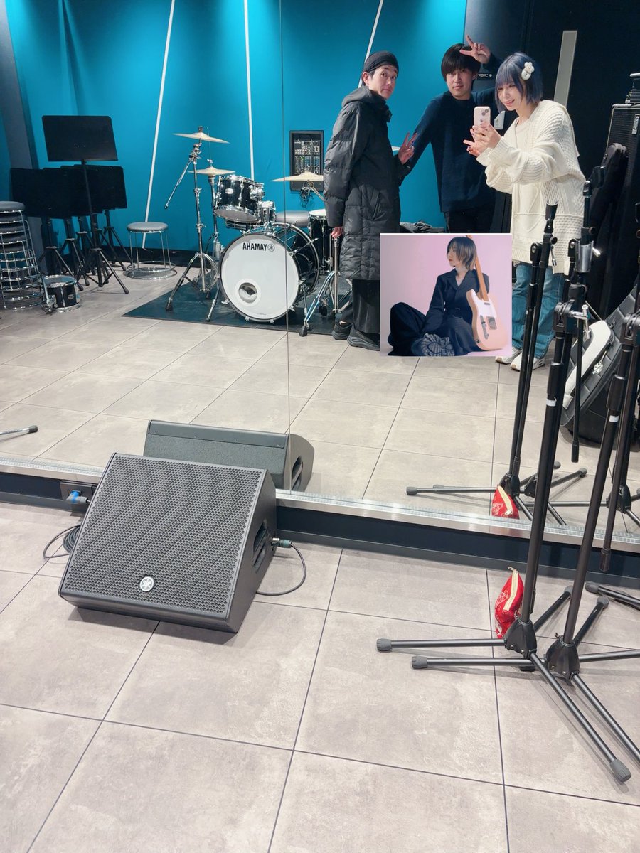 昨日はあんぱん家年明け1本目のリハでした

Gt.Nee <a href="/nazuna_0327/">ナズナ</a> 
Ba.あんじー <a href="/ShiturudVol/">あんどうけいた</a> 
Dr.Tomoki  <a href="/tomoki_id/">Tomoki</a> 
今年もお世話になります🥁
新曲からまた世界観新しいサプリになっていきます🪐
1/24最高の夜を過ごそう
ご予約お待ちしてます💊🌟