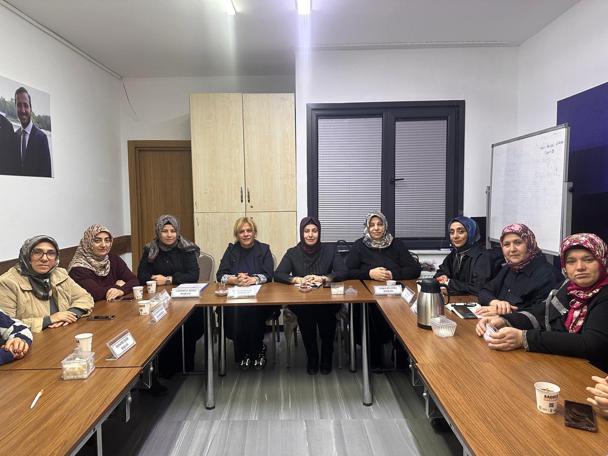 akkadinavcilar's tweet photo. Siyasi ve Hukuki İşler Birim Başkanımız Çidem Yaman başkanlığında, İl Koordinatörümüz @Ayse_Baydar13 katılımıyla Yönetim Kurulu Toplantımız gerçekleştirildi.

📍 AK Parti Avcılar İlçe Başkanlığı https://t.co/I3xsOvKV6N
