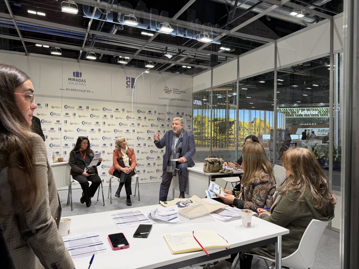 RVEDIPRESS's tweet photo. 🔝 Empezamos el día con reunión de equipo, listos para vivir un FITUR apasionante.
Os esperamos en IFEMA Madrid:
📍 Pabellón 9 | Stand 9A10
¡Punto de encuentro del sector turístico! 🌍✈️
#FITUR #FITUR2026 #RVEdipress #Turismo #IFEMAMadrid https://t.co/1kzarcw1Ir