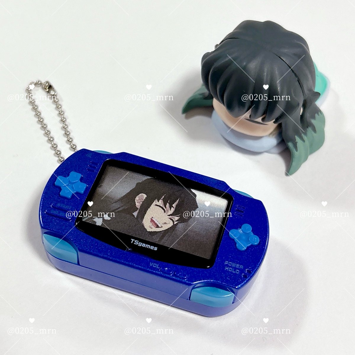0205_mrn's tweet photo. 今流行ってるガチャのポータブルゲーム機ゲットしてきた🎮🩵
これでむいむいの声録音してみたけどめちゃいい、よすぎる！！！
赤もゲットしたから煉獄さんか猗窩座でも作りたいな❤️‍🔥❤️‍🔥 https://t.co/VxVE8uHdQG