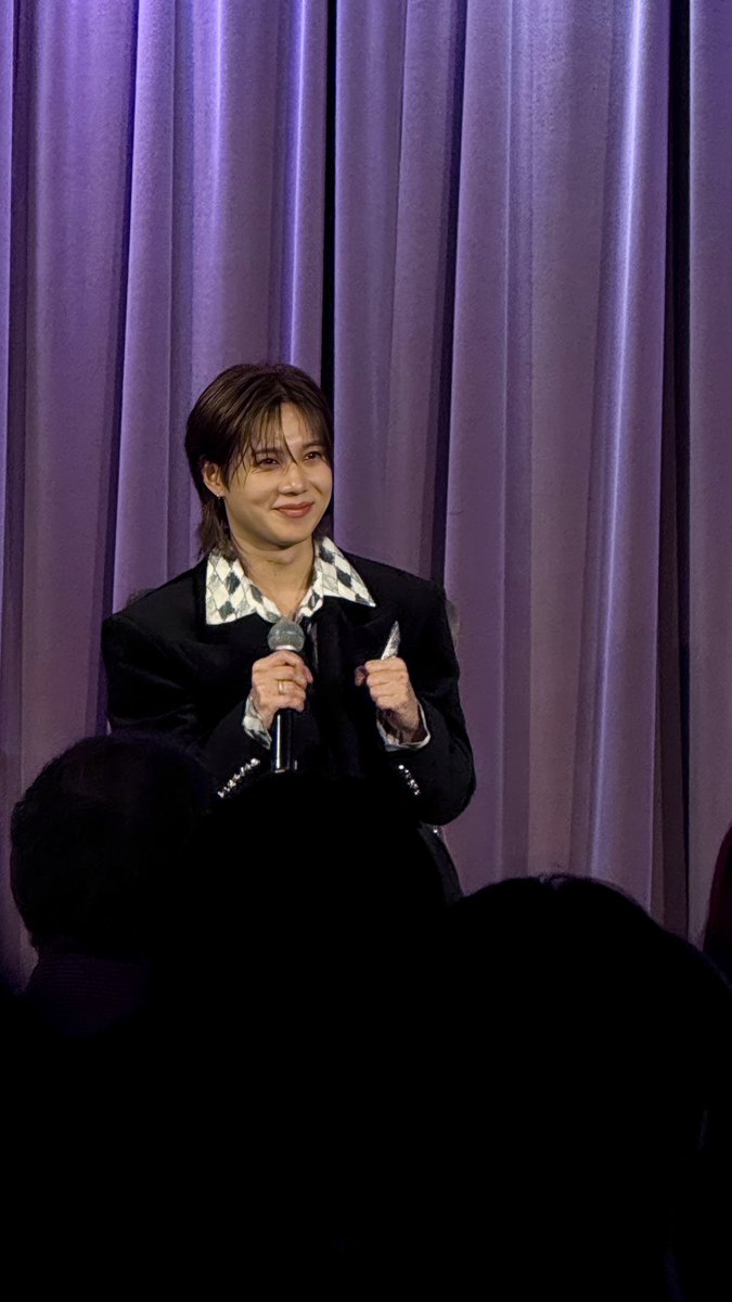 Kofferman's tweet image. This man cracks me up. So exciting to hear him talk about his life and career tonight ❤️ #TAEMIN #이태민