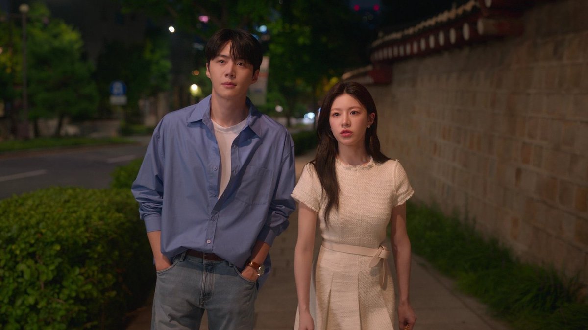 Bukan trope "teman masa kecil yang ketemu lagi" atau "destined since childhood" 

Bener bener strangers - friends - lovers

Sama sama punya trauma, meskipun tarik ulur tapi mereka akhirnya saling memahami dengan bahasa masing masing. Bener bener kehidupan percintaan orang dewasa