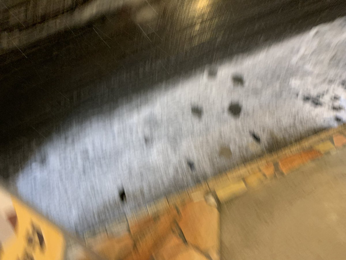 圧倒的雪

雪の城崎温泉の風景ってとても綺麗で大好きなのですが、そんなたくさん降らないで欲しいなぁと思うばかりです⛄️
(スタッフH)

 #城崎温泉