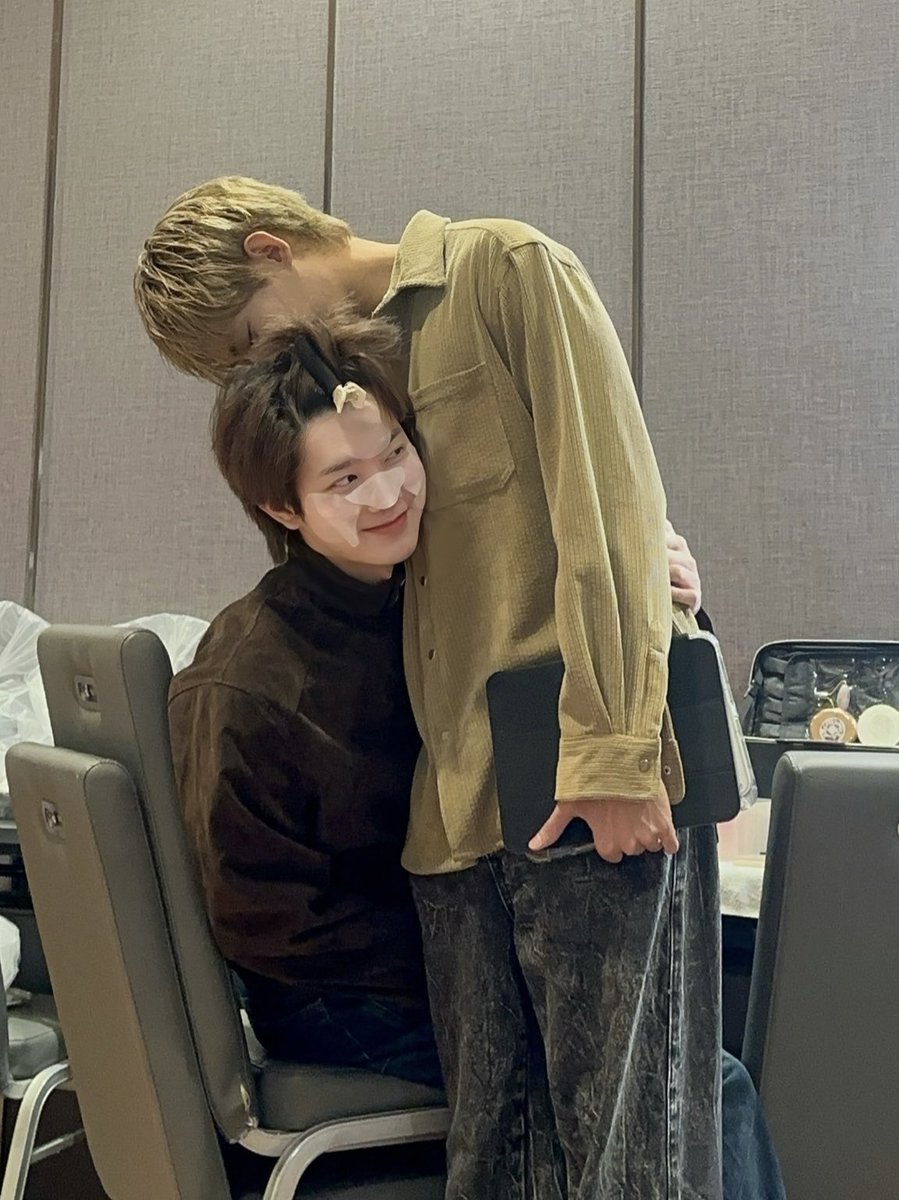 tapanad_'s tweet photo. เด็กอ้วงของพี่เต้อนี่
#TutorYim https://t.co/uHTPmjxmrp