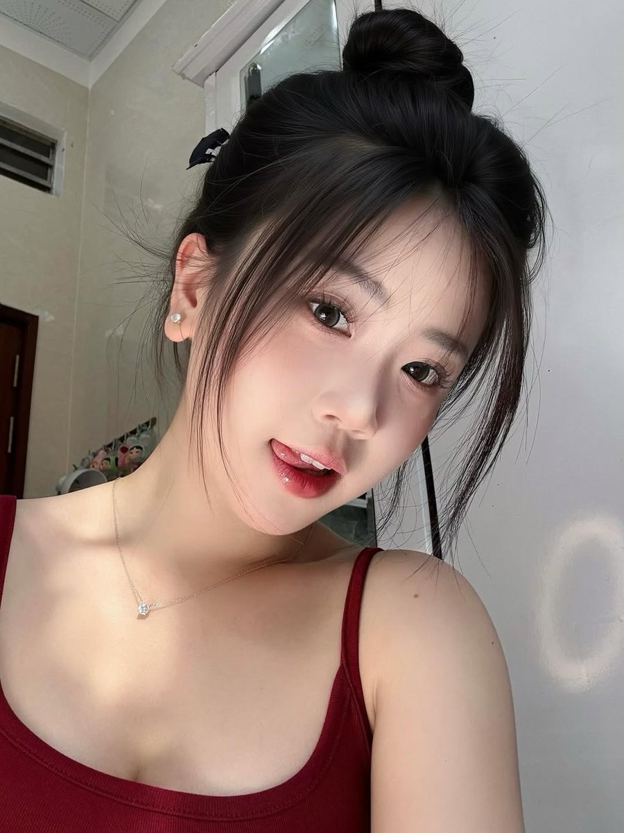 Hasanshinrr's tweet image. The memecoin market is a wild ride! Price shifts often mimic social media buzz rather than fundamentals. It's fascinating how viral trends can drive investor sentiment, leading to sudden spikes or drops. Keep an eye on online chatter; it might just predict the next big move!